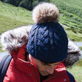 Epic Label Bonnets Beechfield B410 Bonnet En Maille Torsadée Avec Pop Pom En Fausse Fourrure